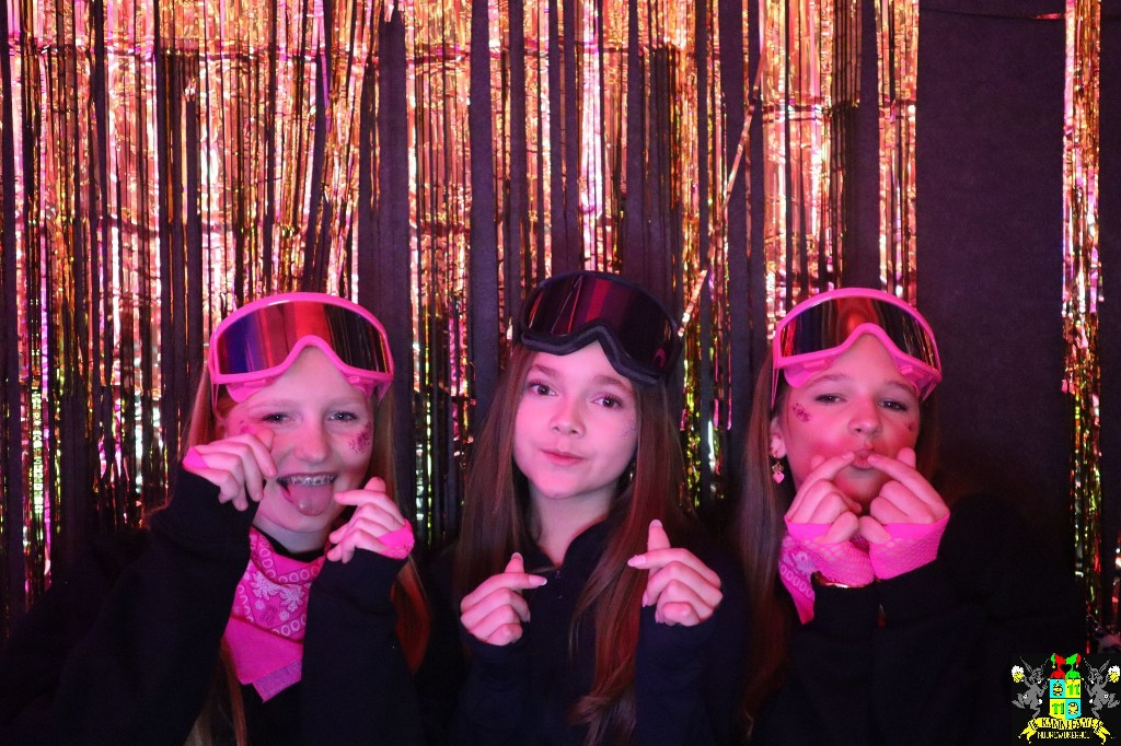 ../Images/Jeugd Opwarmbal Photobooth 270.jpg